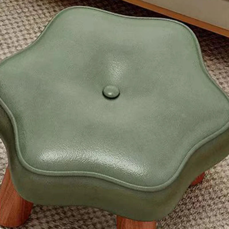 Blumenförmiger niedriger Hocker im nordischen Stil