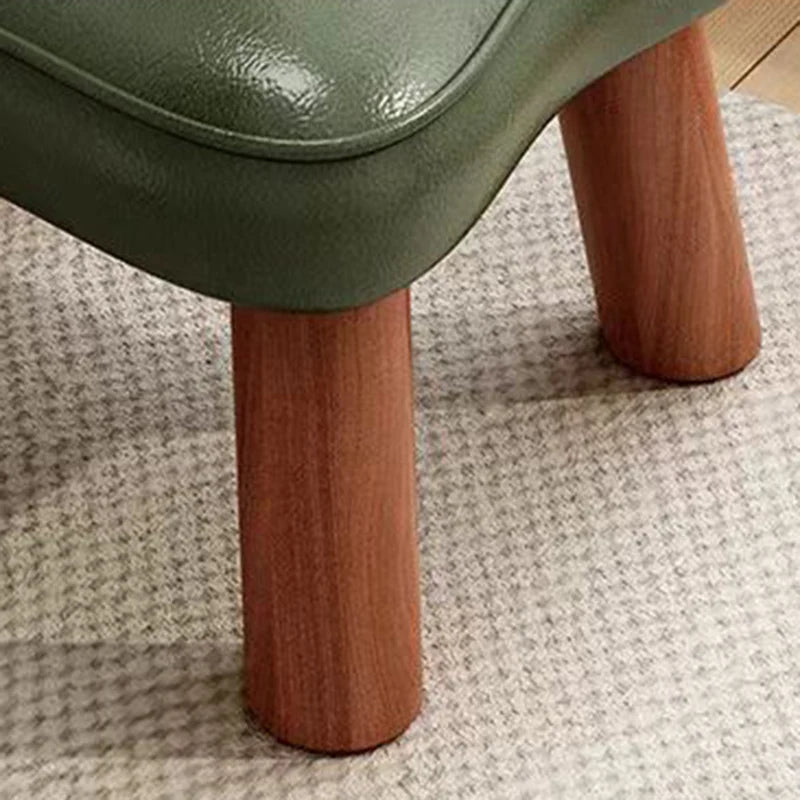 Blumenförmiger niedriger Hocker im nordischen Stil