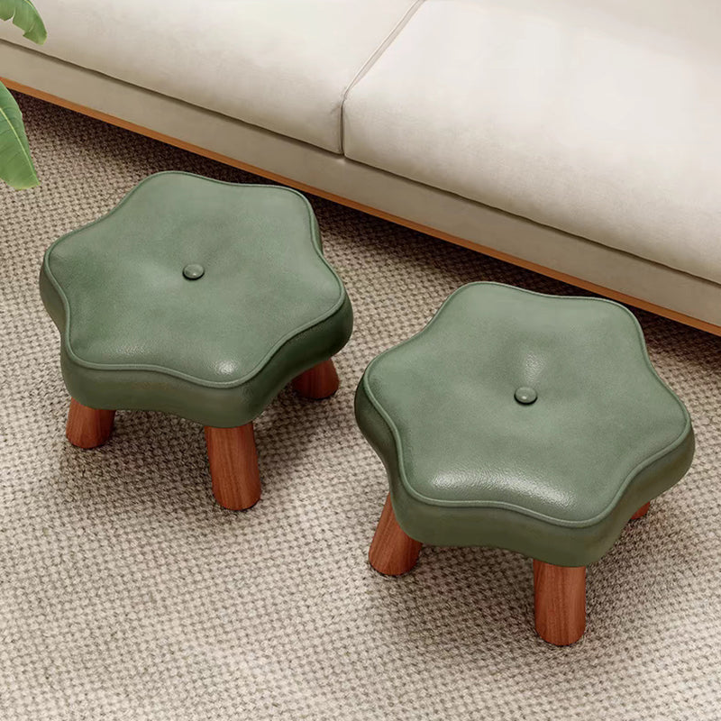 Blumenförmiger niedriger Hocker im nordischen Stil